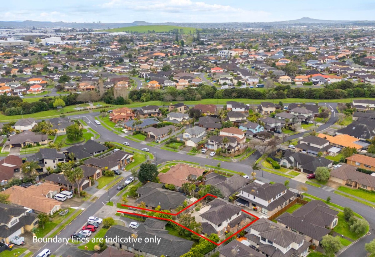 Ormiston Town Centre and Botany Centre just minutes away, 6 Stornaway Drive, Flat Bush, Auckland