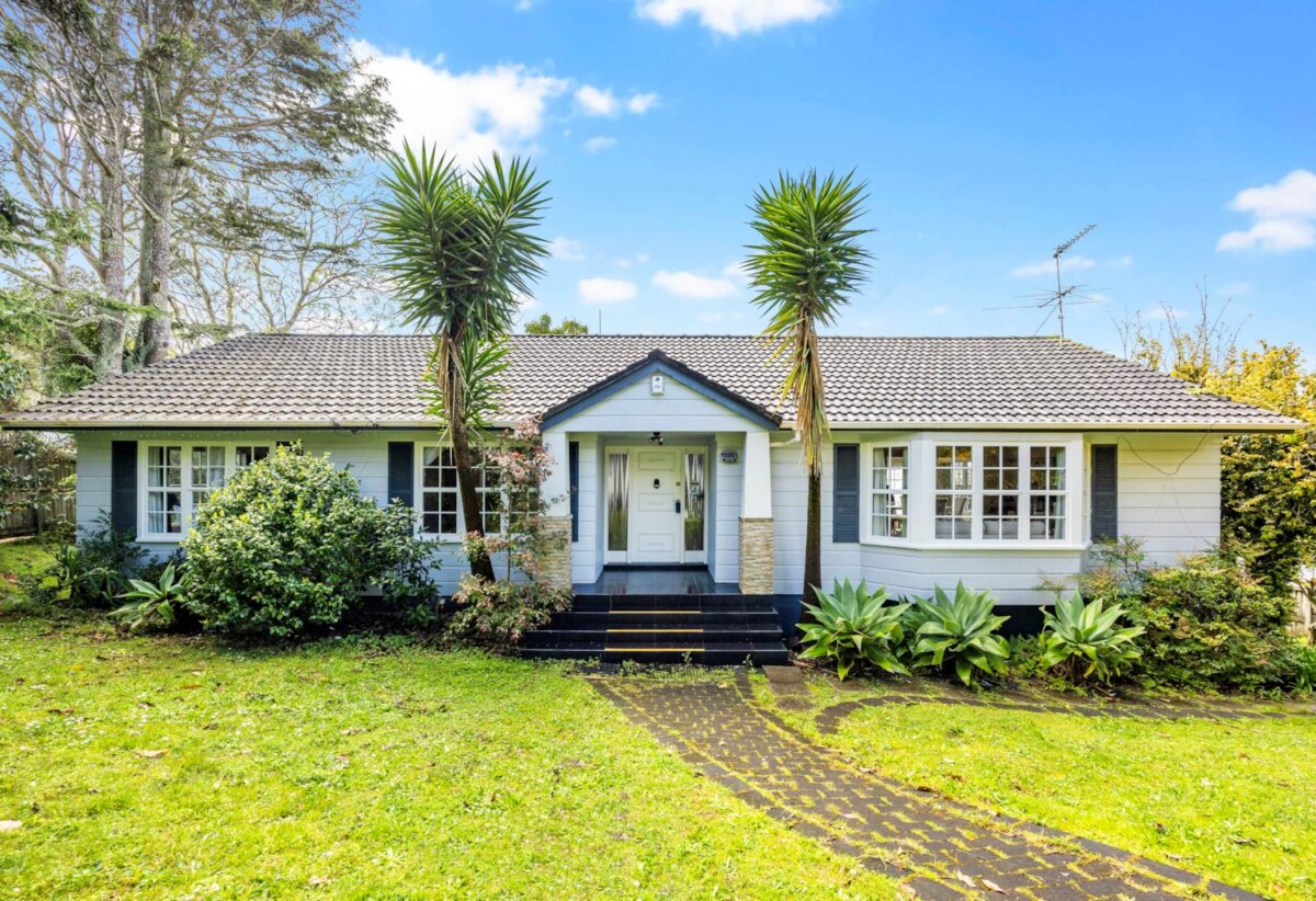 Do Up, Develop, or Simply Enjoy, 3 bedrooms plus a study house on 825m2 land, 8 Ashby Avenue, St Heliers, Auckland