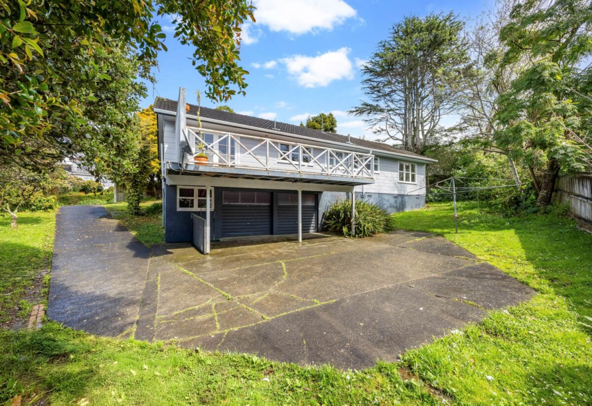 Do Up, Develop, or Simply Enjoy, 3 bedrooms plus a study house on 825m2 land, 8 Ashby Avenue, St Heliers, Auckland