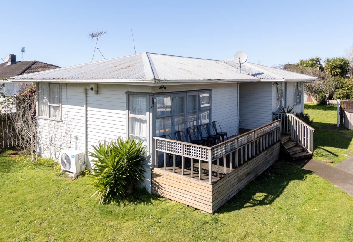 3 bedrooms house on 794m² section, with RC for 6 New Homes, 3 Jury Place, Favona, Auckland