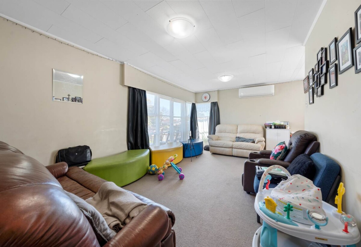 3 bedrooms house on 794m² section, with RC for 6 New Homes, 3 Jury Place, Favona, Auckland