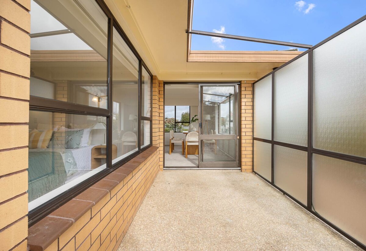 Refreshed with new carpet, modern kitchen, new lighting, and freshly painted interiors, 1/628 Manukau Road, Epsom, Auckland
