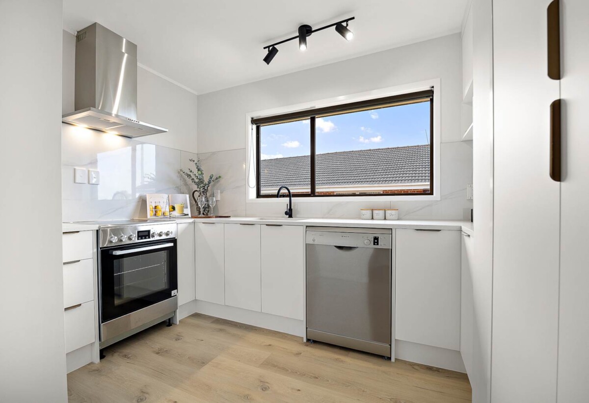 Refreshed with new carpet, modern kitchen, new lighting, and freshly painted interiors, 1/628 Manukau Road, Epsom, Auckland