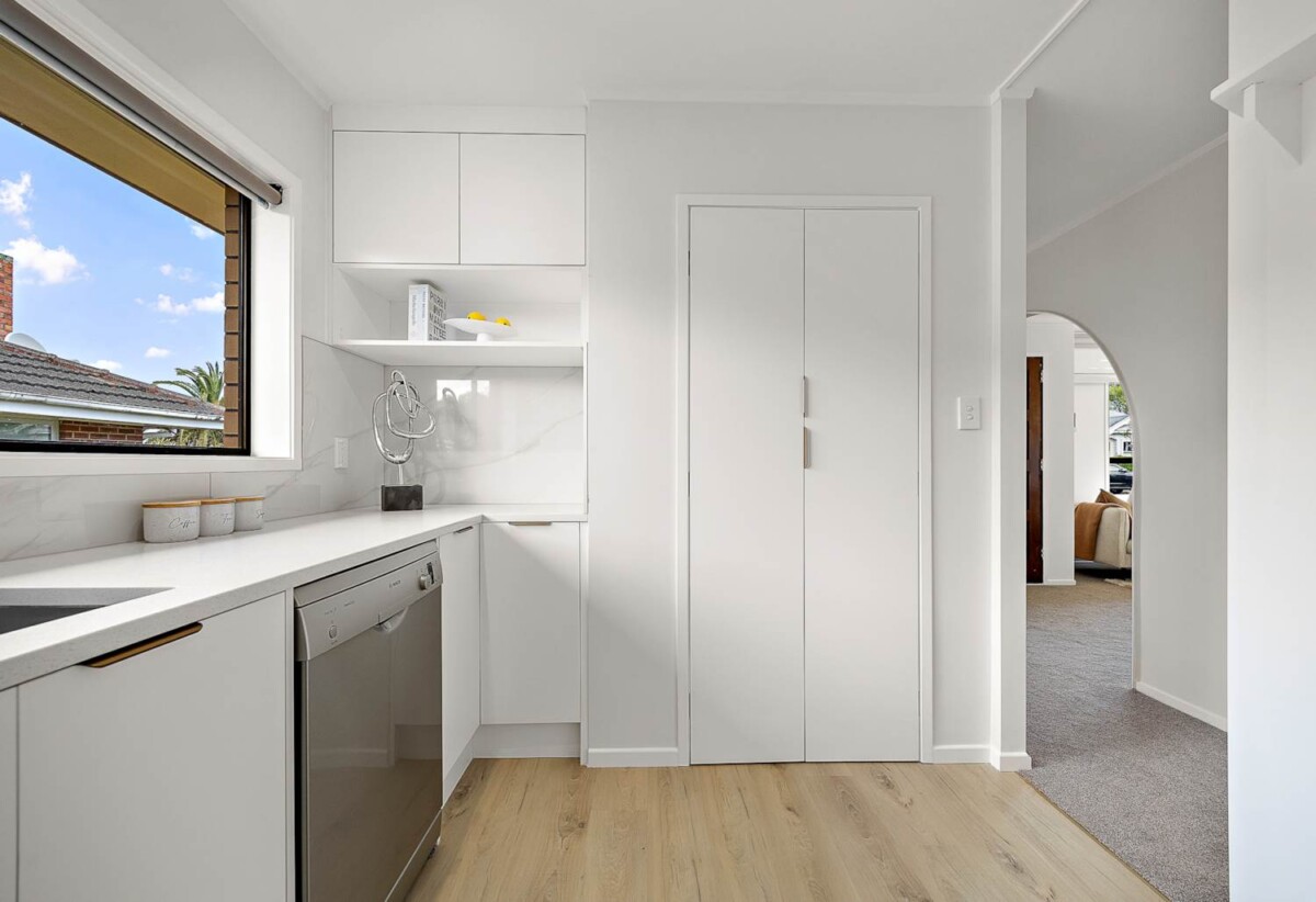 Refreshed with new carpet, modern kitchen, new lighting, and freshly painted interiors, 1/628 Manukau Road, Epsom, Auckland