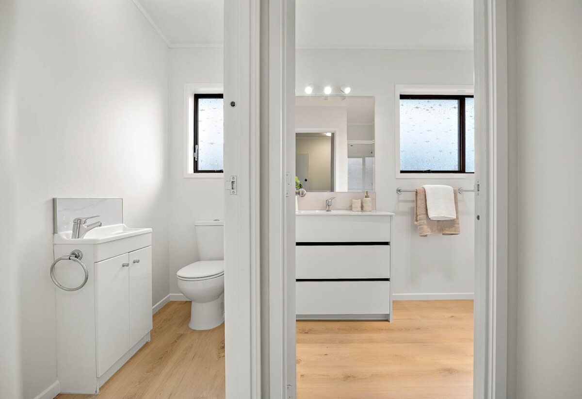 Refreshed with new carpet, modern kitchen, new lighting, and freshly painted interiors, 1/628 Manukau Road, Epsom, Auckland