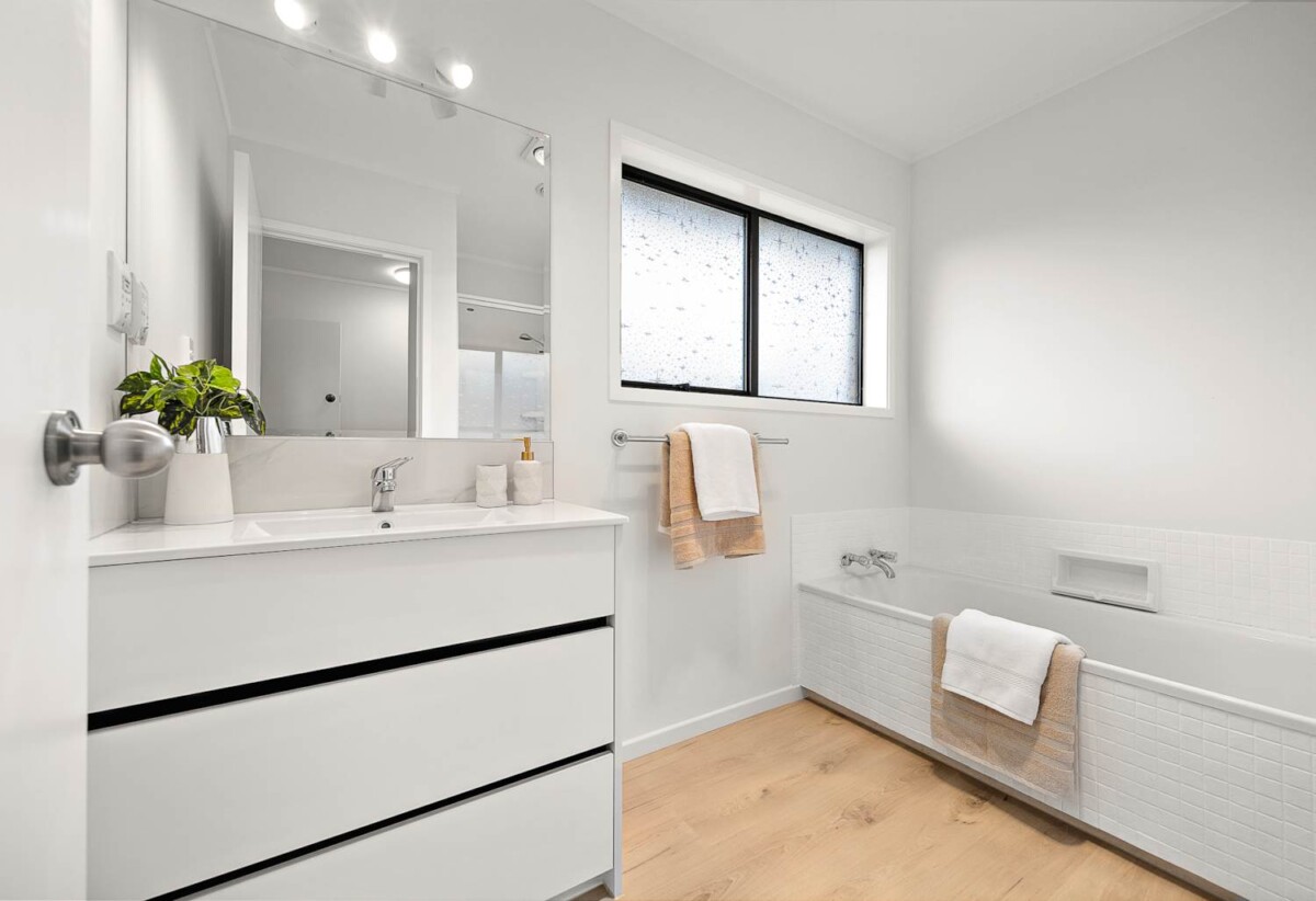Refreshed with new carpet, modern kitchen, new lighting, and freshly painted interiors, 1/628 Manukau Road, Epsom, Auckland