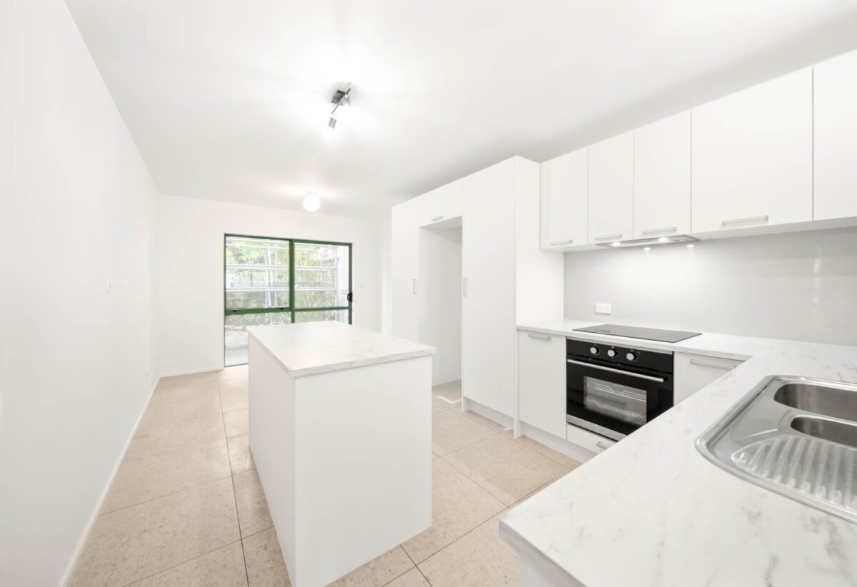 Recently renovated, Walk to Constellation Bus Station, Sunnynook shops, park & community centre, 1C/223 Sunset Road, Sunnynook, Auckland