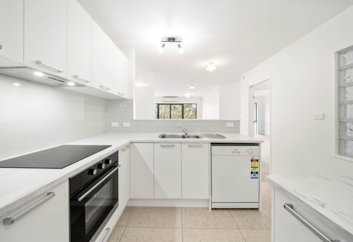 Recently renovated, Walk to Constellation Bus Station, Sunnynook shops, park & community centre, 1C/223 Sunset Road, Sunnynook, Auckland