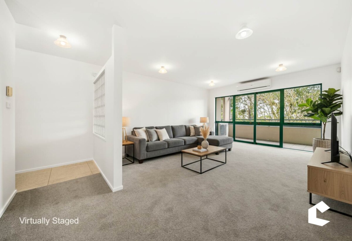 Recently renovated, Walk to Constellation Bus Station, Sunnynook shops, park & community centre, 1C/223 Sunset Road, Sunnynook, Auckland