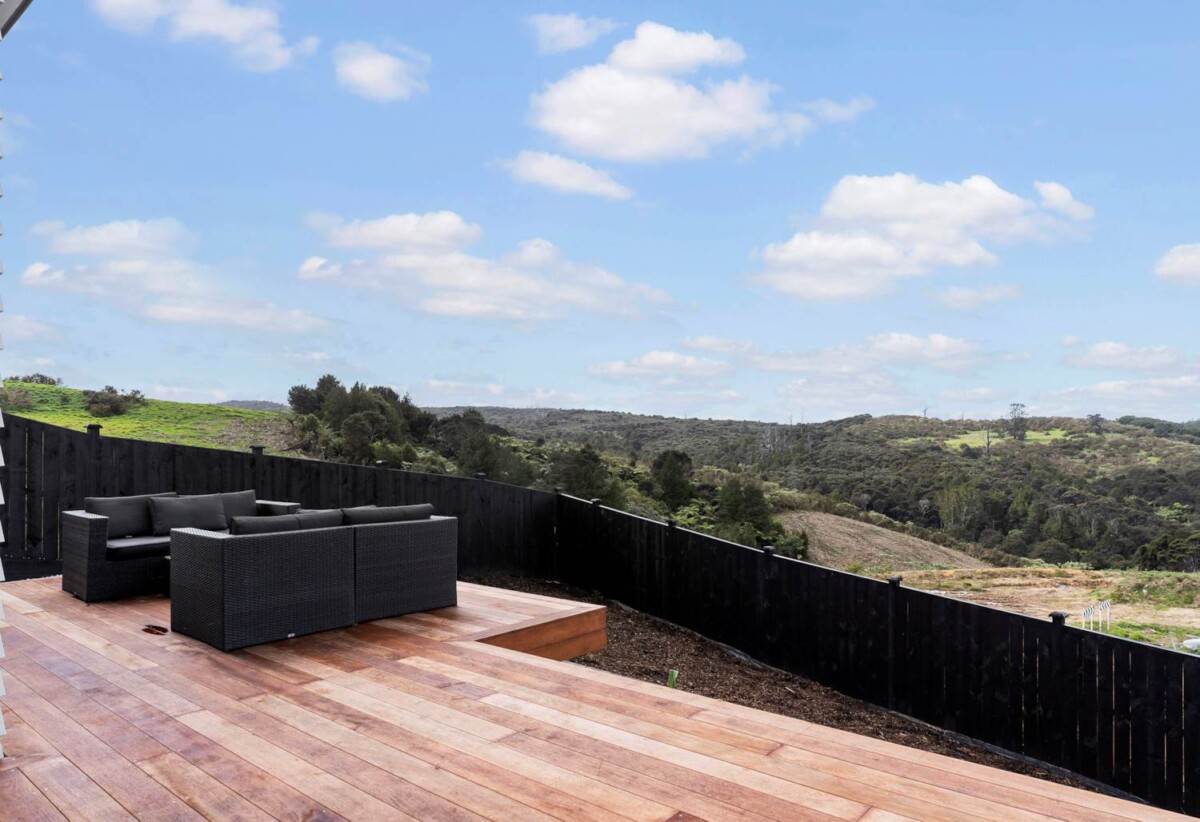Single Level Premium Living in Arahill, 4 bedrooms on 518m² land, 4 Tahuna Avenue, Orewa, Auckland