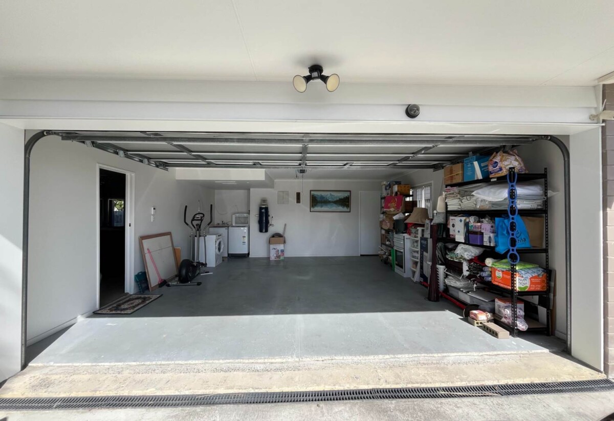 For rent, Cats Allowed, 5 bedrooms 4 bathrooms house, 26A Chesley Place, Half Moon Bay, Auckland, available 18th October