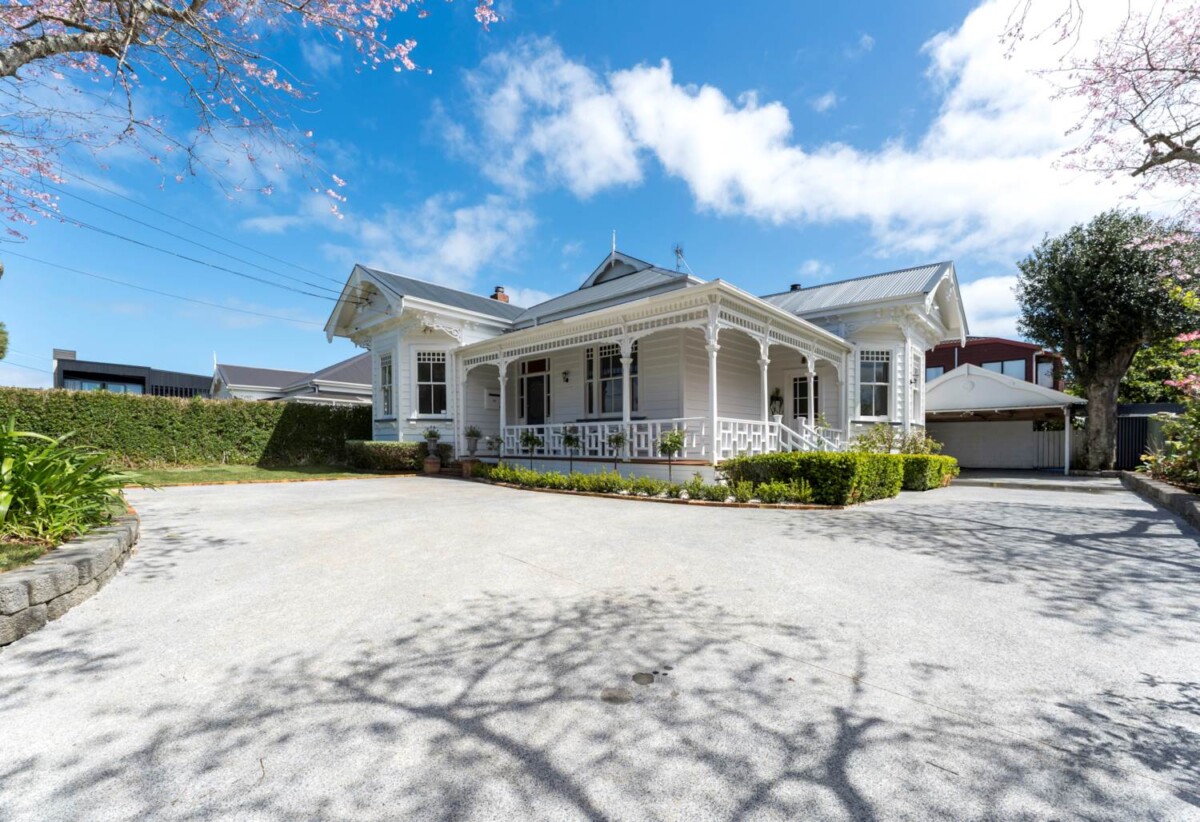 Double Grammar school zone, Classic Charm, Modern Comfort, 15 Armadale Road, Remuera, Auckland