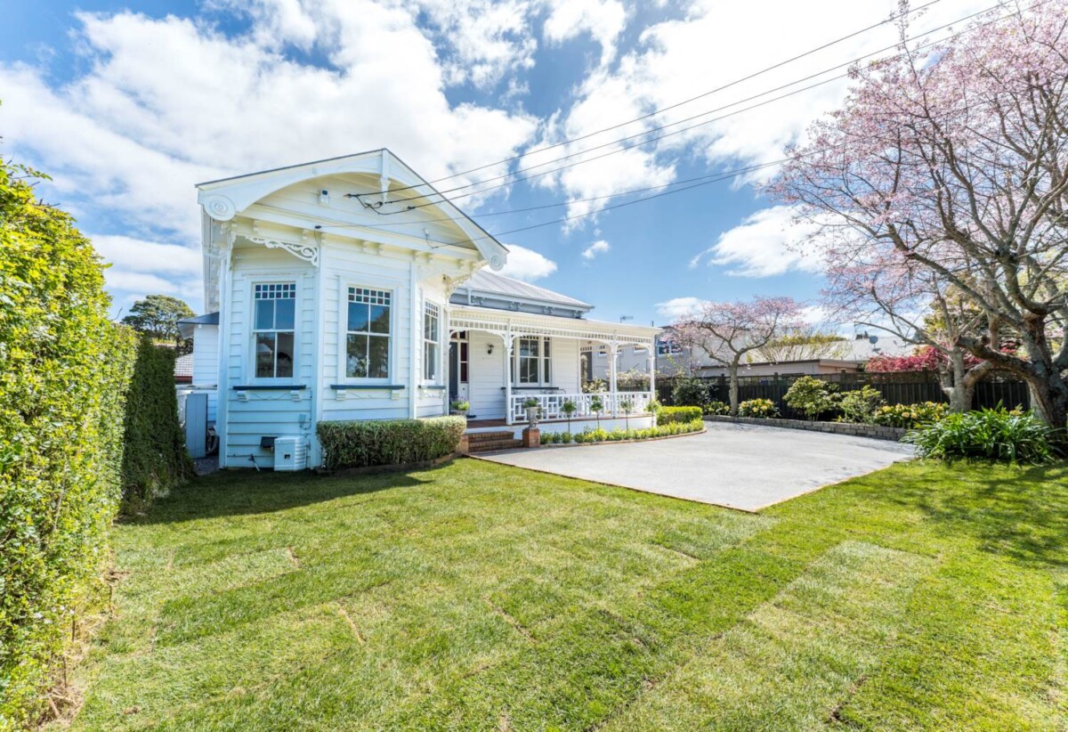 Double Grammar school zone, Classic Charm, Modern Comfort, 15 Armadale Road, Remuera, Auckland