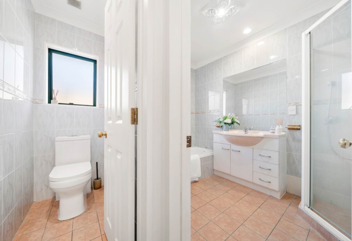 4 bedrooms house on 720m² section, Brick & Tile Home in Top School Zones, 99 Moyrus Crescent, Dannemora, Auckland