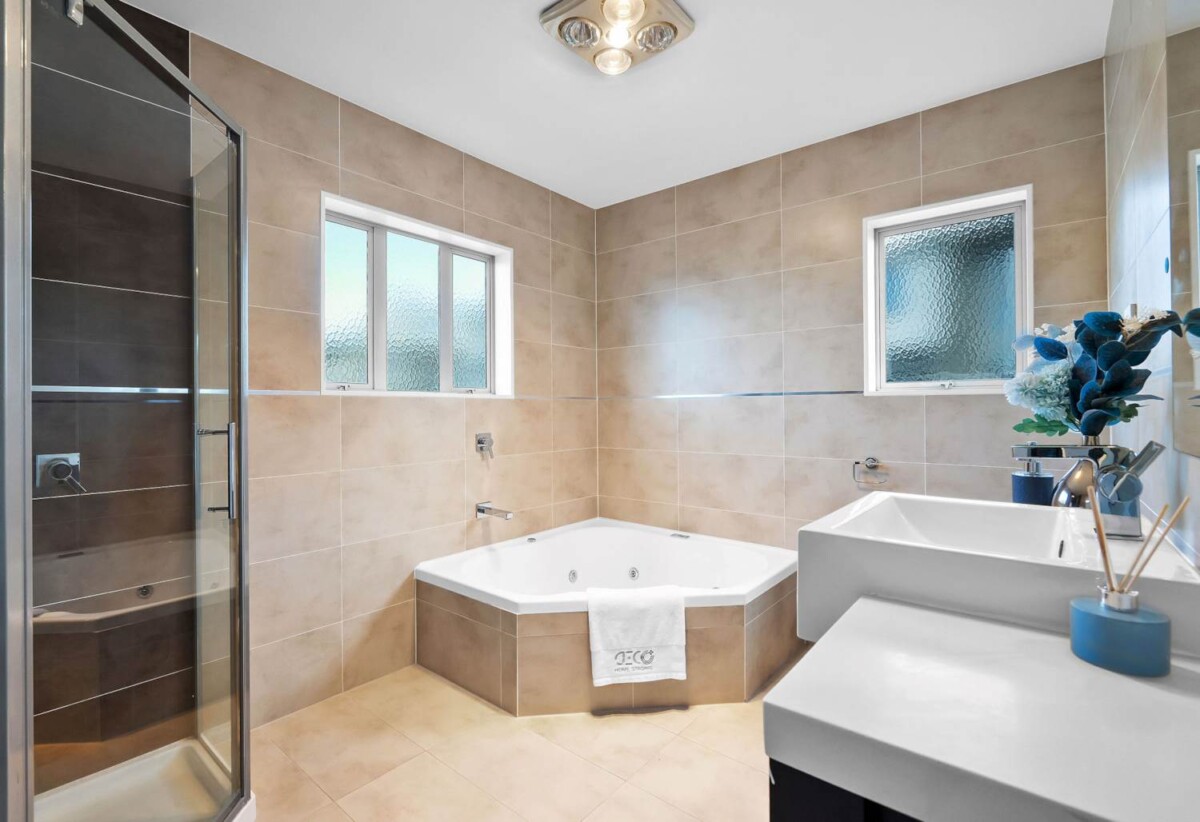 Rangitoto Zone & Beautifully Renovated, 98 Medallion Drive, Albany, Auckland