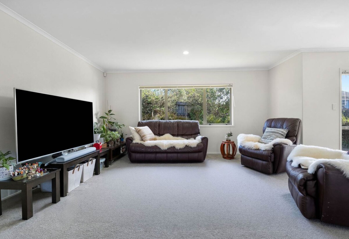 4 bedrooms main home and 2 bedrooms income home, Walk to Pinehill School, local shops, and public transport, moments to Albany centre, 19 Ballymore Drive, Pinehill, Auckland
