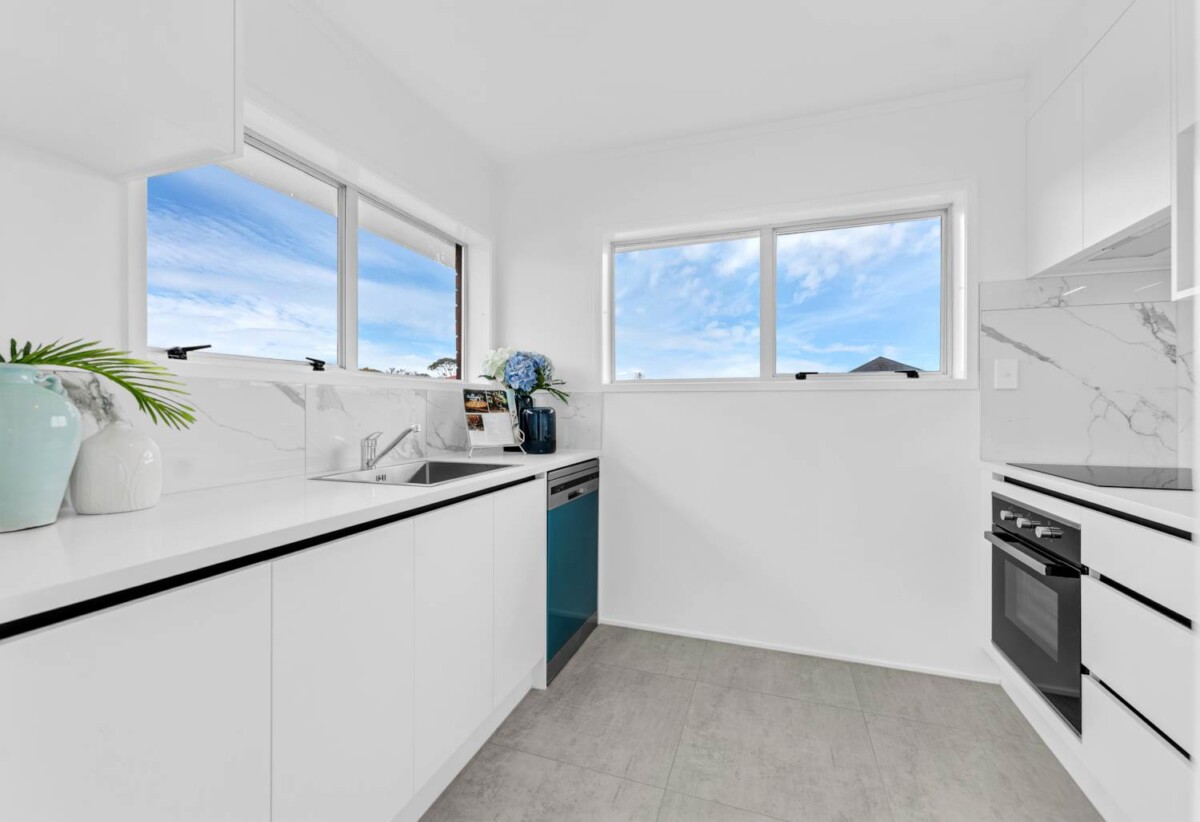 Renovated, top-rated schools nearby,, shopping malls a short distance away, 1/60 Stanniland Street, Sunnyhills, Auckland