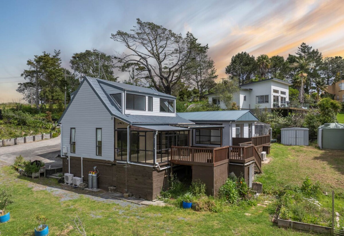 Two Dwellings & Newly Renovated, 6 bedrooms house on 4000m2 land, 116 The Avenue, Albany, Auckland
