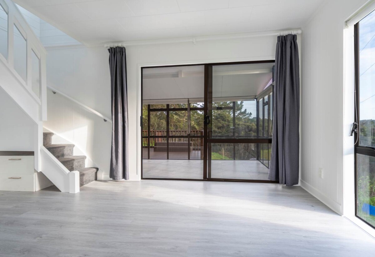 Two Dwellings & Newly Renovated, 6 bedrooms house on 4000m2 land, 116 The Avenue, Albany, Auckland