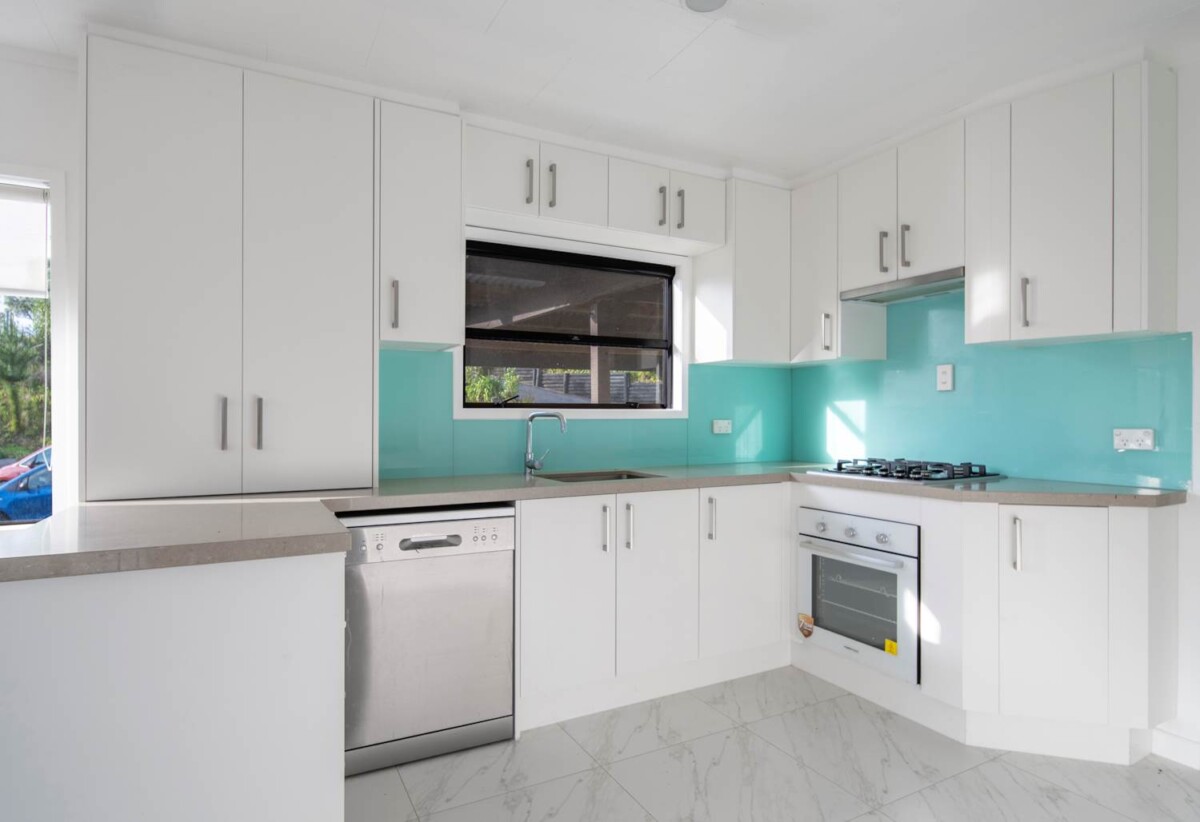 Two Dwellings & Newly Renovated, 6 bedrooms house on 4000m2 land, 116 The Avenue, Albany, Auckland