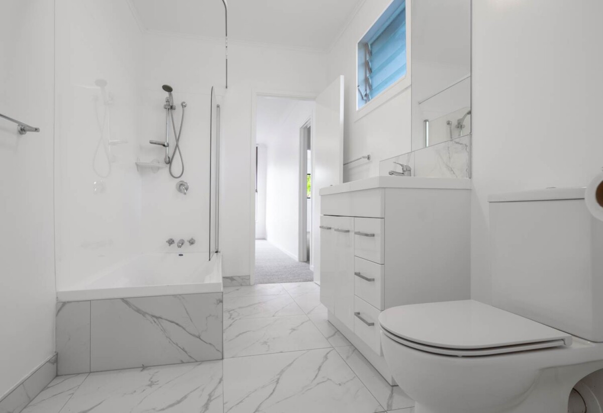 Two Dwellings & Newly Renovated, 6 bedrooms house on 4000m2 land, 116 The Avenue, Albany, Auckland