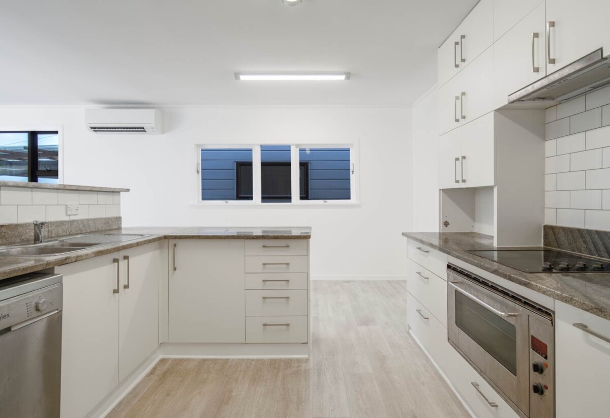 Two Dwellings & Newly Renovated, 6 bedrooms house on 4000m2 land, 116 The Avenue, Albany, Auckland