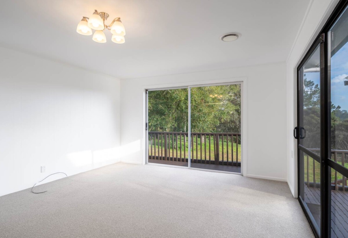 Two Dwellings & Newly Renovated, 6 bedrooms house on 4000m2 land, 116 The Avenue, Albany, Auckland