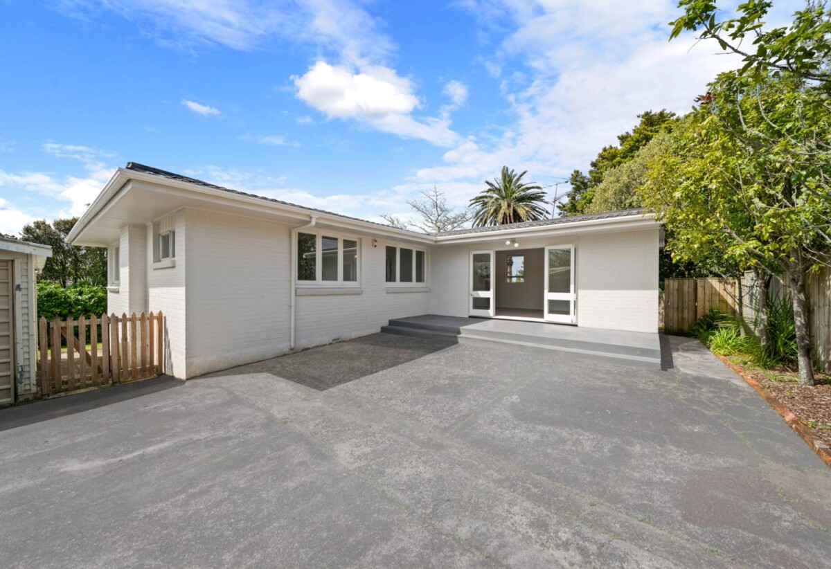 Freshly painted with new carpet throughout, just moments from the heart of Birkenhead, 3 bedrooms on 845m2 land, 37 Mahara Avenue, Birkenhead, Auckland