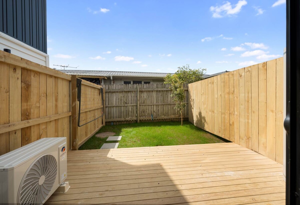 For rent, 2 bedrooms 2 bathrooms, 6/46 Dale Crescent, Pakuranga, Auckland, available 3rd November