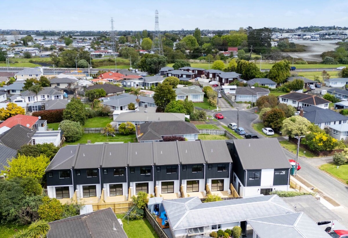 For rent, 2 bedrooms 2 bathrooms, 6/46 Dale Crescent, Pakuranga, Auckland, available 3rd November