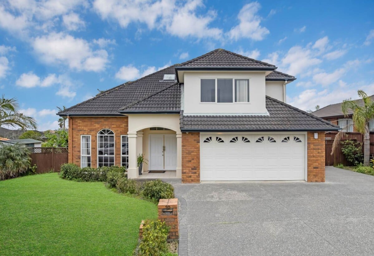 4 bedrooms on 577m² section, Quality & Spacious Ex-Fletcher Home in BDSC Zone, 10 Point View Drive, East Tamaki Heights, Auckland