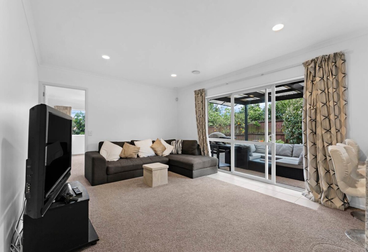 4 bedrooms on 577m² section, Quality & Spacious Ex-Fletcher Home in BDSC Zone, 10 Point View Drive, East Tamaki Heights, Auckland