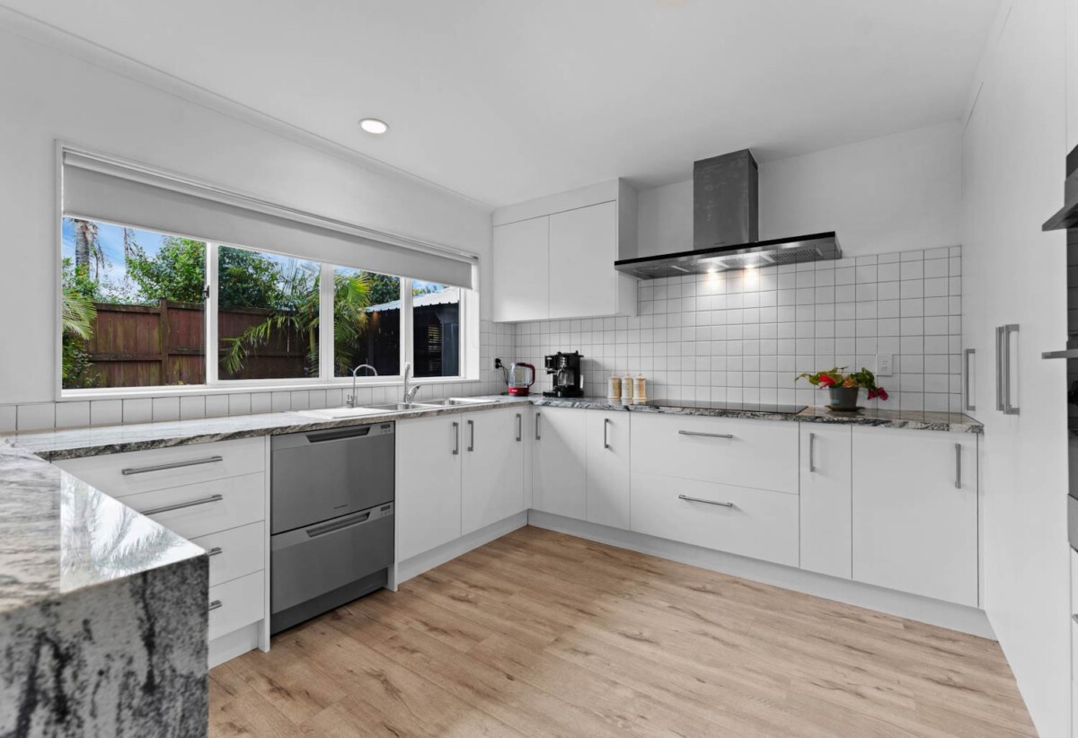 4 bedrooms on 577m² section, Quality & Spacious Ex-Fletcher Home in BDSC Zone, 10 Point View Drive, East Tamaki Heights, Auckland