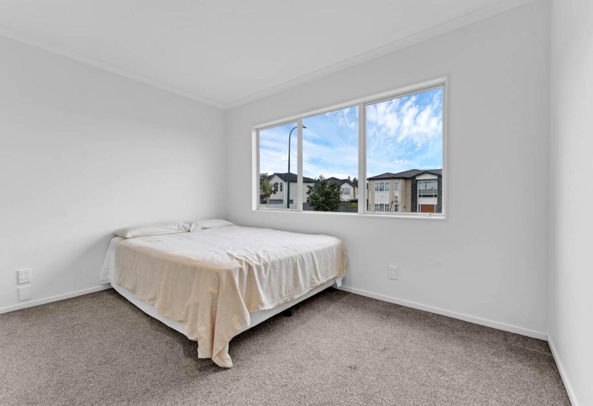 4 bedrooms on 577m² section, Quality & Spacious Ex-Fletcher Home in BDSC Zone, 10 Point View Drive, East Tamaki Heights, Auckland