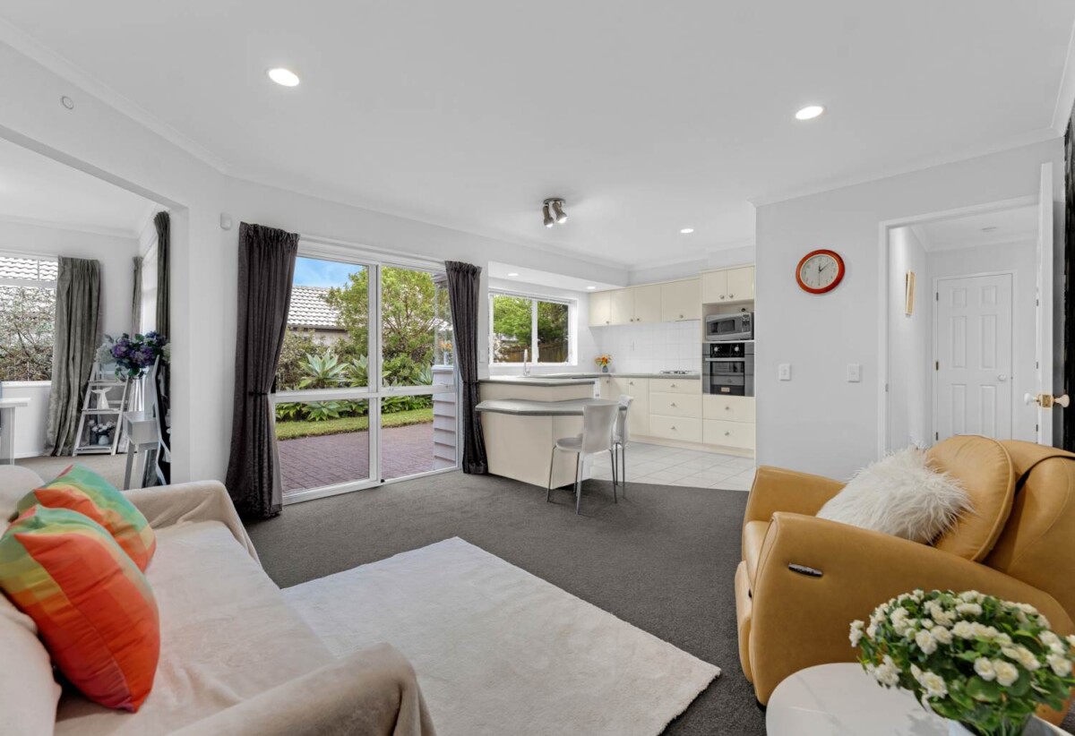 Solid, Spacious & Sun-Soaked 4 bedrooms house on 649m2 land, 106 Millhouse Drive, Northpark, Auckland