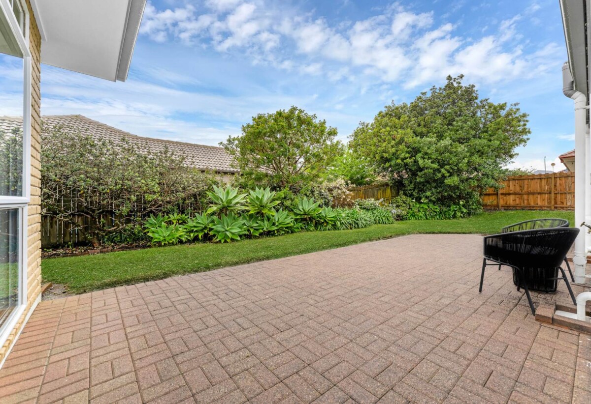 Solid, Spacious & Sun-Soaked 4 bedrooms house on 649m2 land, 106 Millhouse Drive, Northpark, Auckland