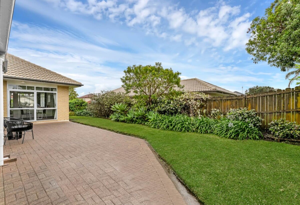 Solid, Spacious & Sun-Soaked 4 bedrooms house on 649m2 land, 106 Millhouse Drive, Northpark, Auckland
