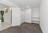 3 bedrooms house on 703m² land, Downstairs with separate entrances a huge rumpus room, 3 additional rooms, and a bathroom, 29 Santiago Crescent, Unsworth Heights, Auckland