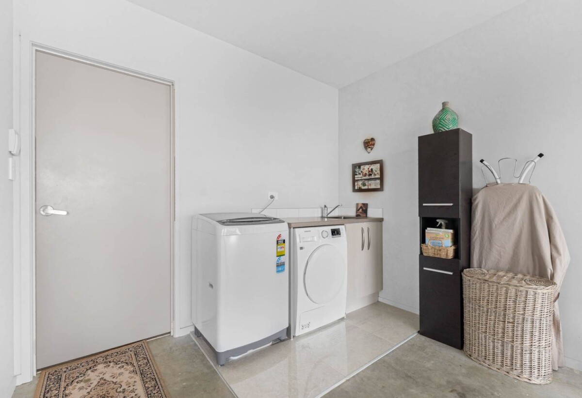 Stylish Family Living with Motivated Vendor, 8 Mark Ball Drive, Pokeno
