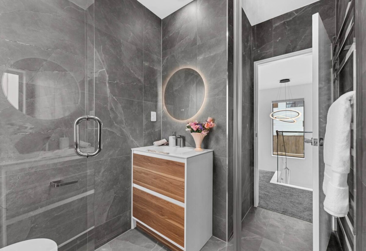 150m2 Standalone Brandnew 4 beds 2.5 baths home with garage, Central Air Conditioning, Brand New Blinds (Vendor Gift), close to local shopping centres, supermarkets, schools, parks, motorway access, 41A Trias Road, Totara Vale, Auckland
