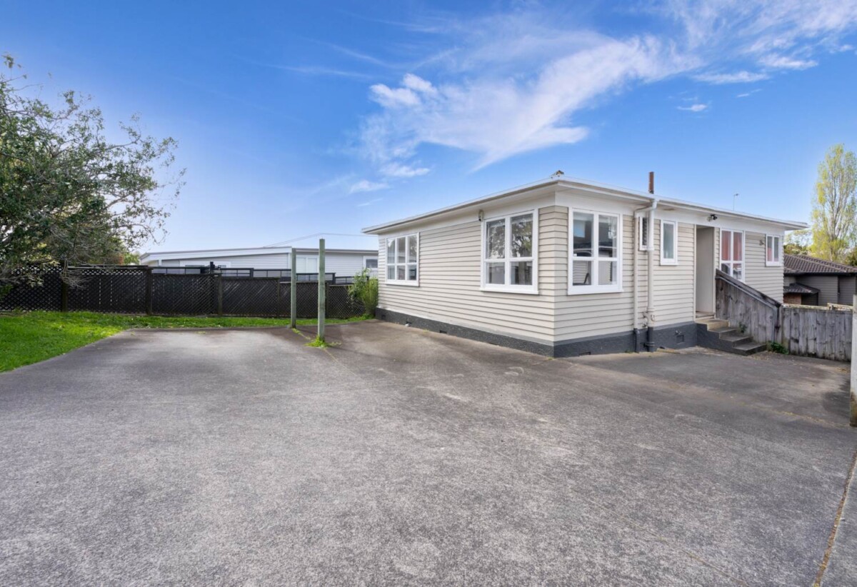 3 bedrooms house combines convenience, comfort, and location, 53 Union Road, Howick, Auckland