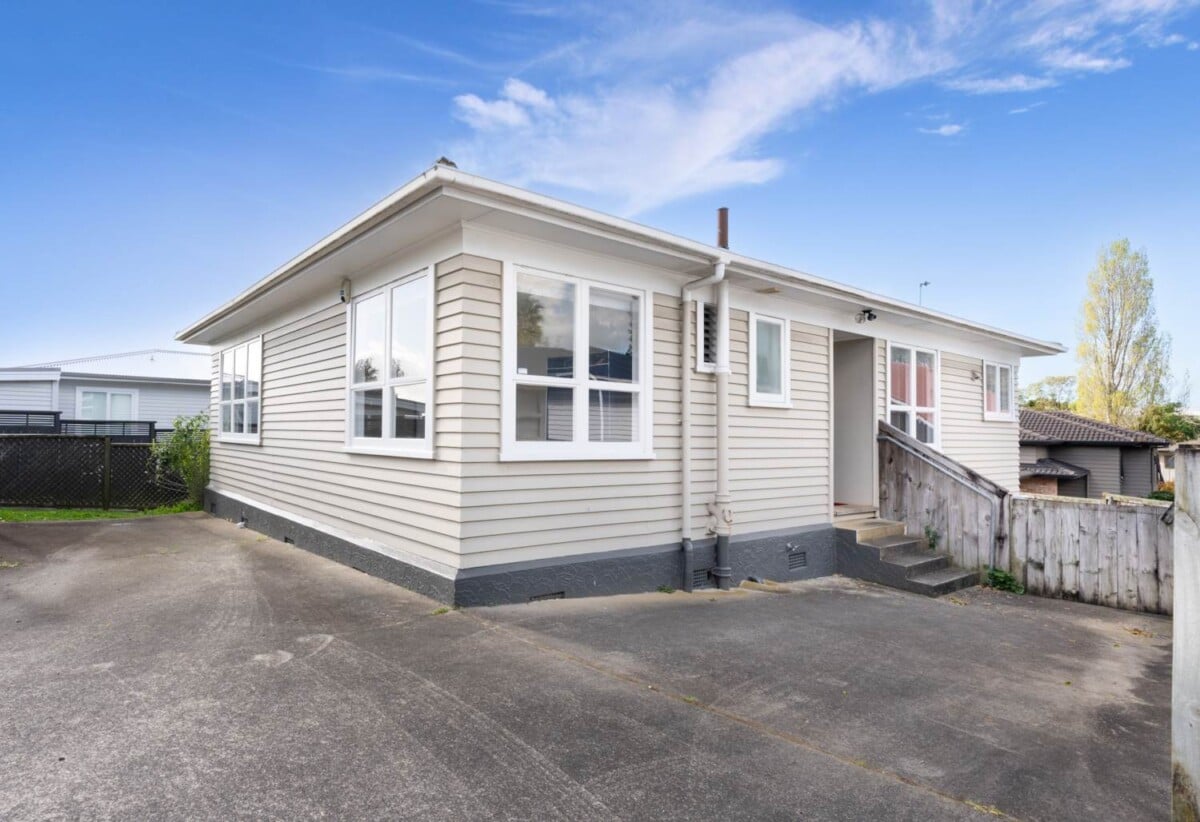3 bedrooms house combines convenience, comfort, and location, 53 Union Road, Howick, Auckland