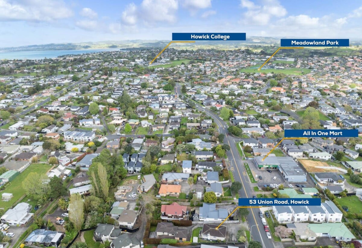 3 bedrooms house combines convenience, comfort, and location, 53 Union Road, Howick, Auckland