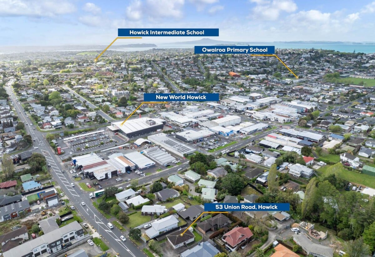3 bedrooms house combines convenience, comfort, and location, 53 Union Road, Howick, Auckland
