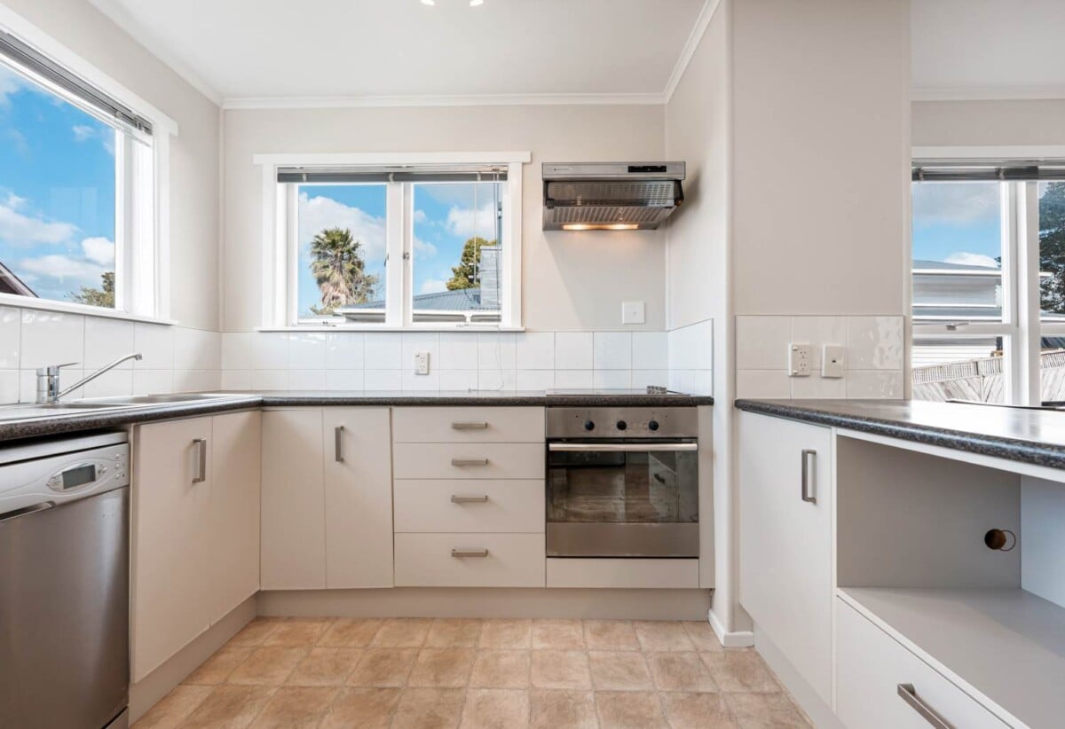 3 bedrooms house combines convenience, comfort, and location, 53 Union Road, Howick, Auckland
