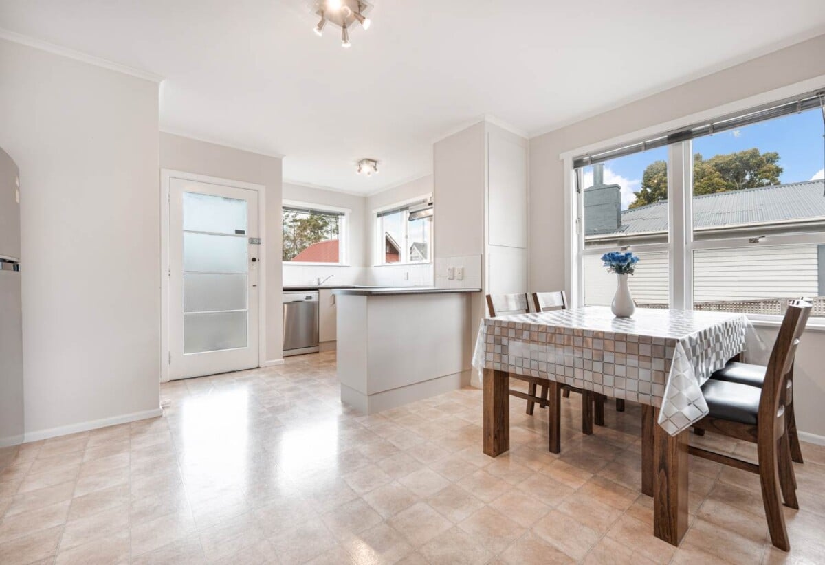 3 bedrooms house combines convenience, comfort, and location, 53 Union Road, Howick, Auckland