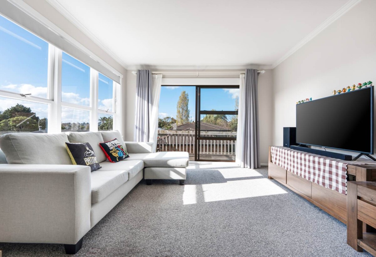 3 bedrooms house combines convenience, comfort, and location, 53 Union Road, Howick, Auckland