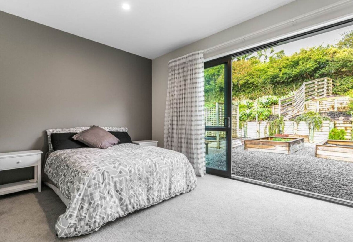 5 bedrooms lifestyle house on 4518m² section, A Sanctuary of Space, Style, and Serenity, 75 Whitford Park Road, Whitford, Auckland