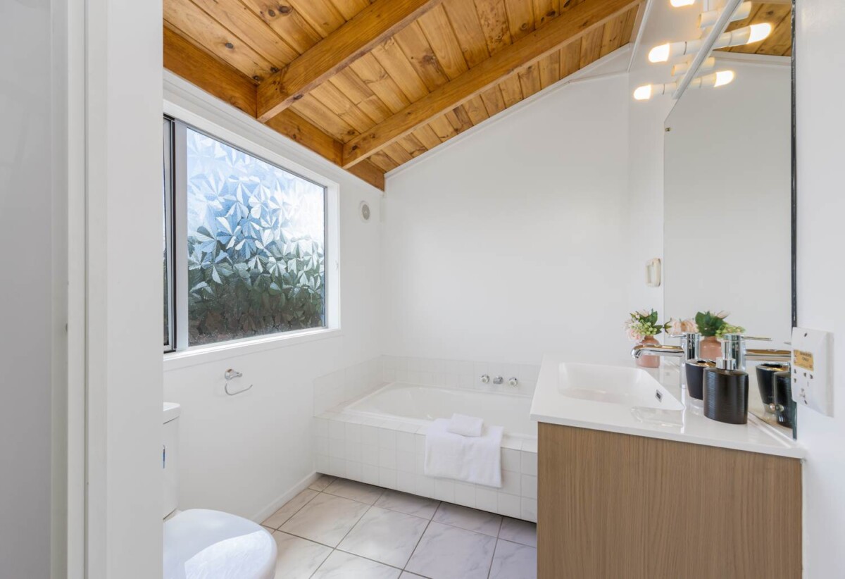 Charming 3 bedrooms home, Top School Zone, moments from shops, transport, 6/110 Norman Lesser Drive, St Johns, Auckland