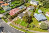 5 bedrooms Home & Income on 895m² section, Dual Income + RC for 7 new homes, 28 Valonia Street, New Windsor, Auckland